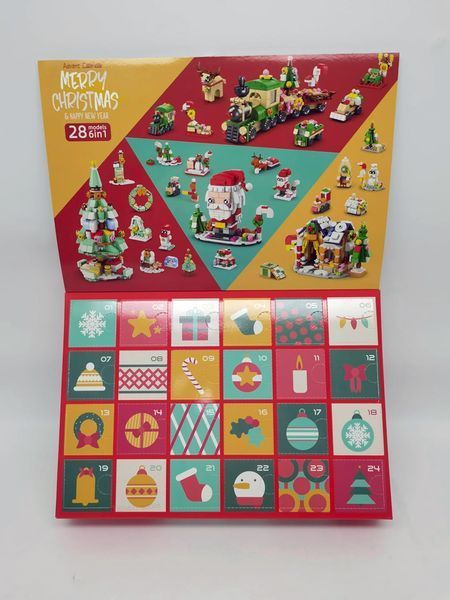 Різдвяний конструктор адвент календар Advent calendar Merry Christmas & Happy New Year, новорічний конструктор для дівчинки чи хлопчика Ялинка, Санта Клаус, сніговик, подарунки, олень, потяг, пряниковий будиночок на 1123 деталі на 28 моделей AKB1 фото
